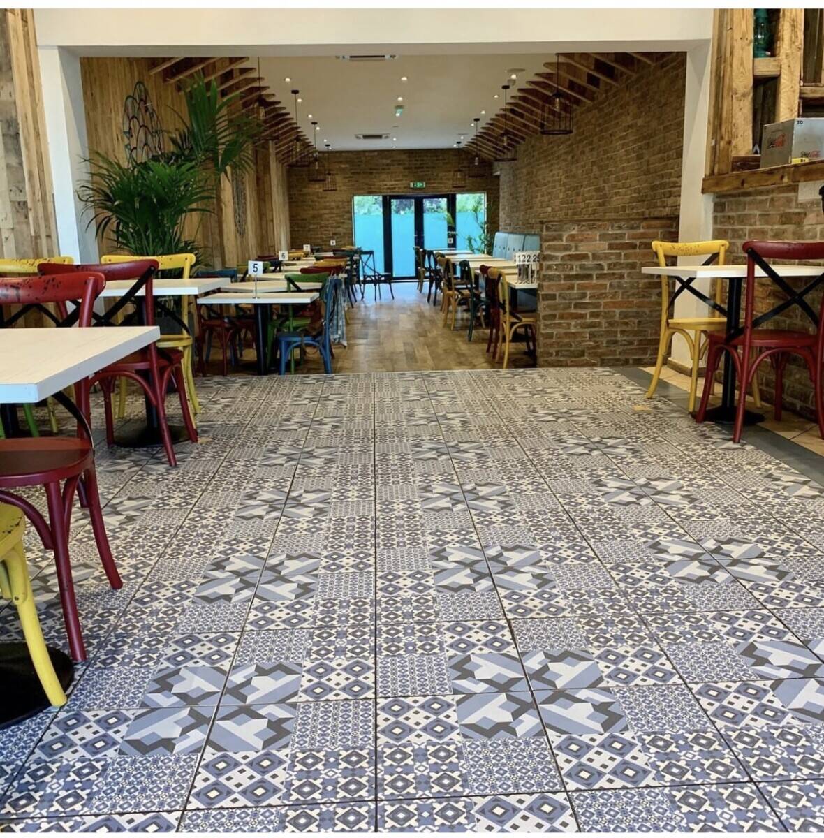 Profitable 100 seater restaurant with bar area in affluent town centre with acommodation