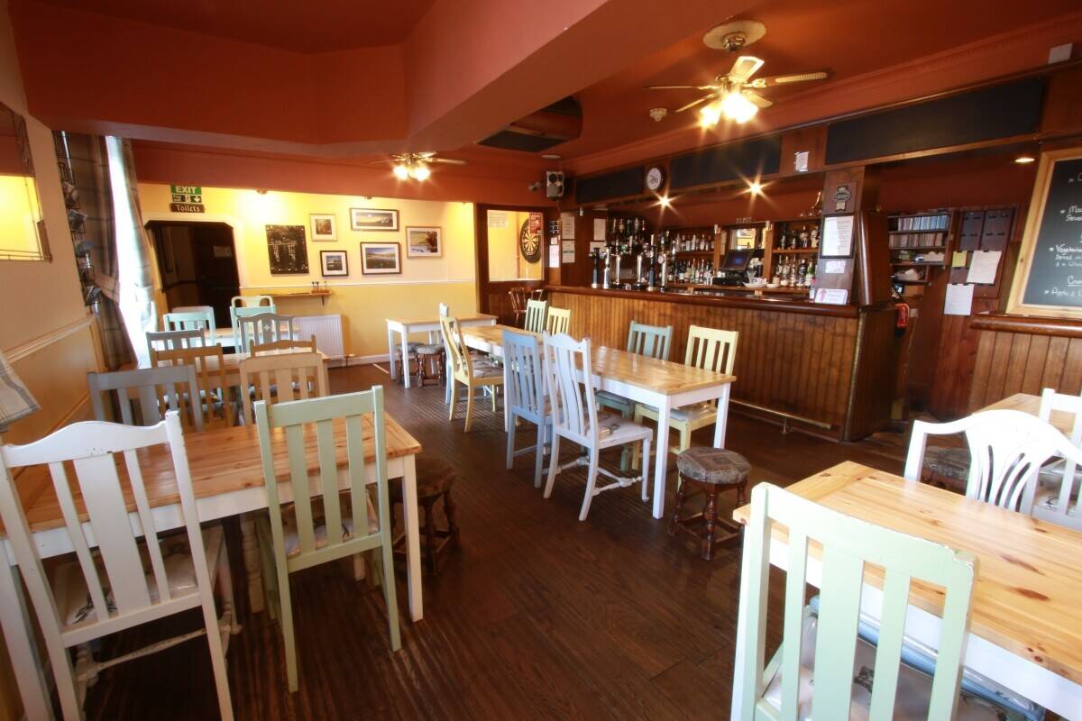 Fabulous Waterside Inn overlooking the Iconic Loch Linnhe - For Sale