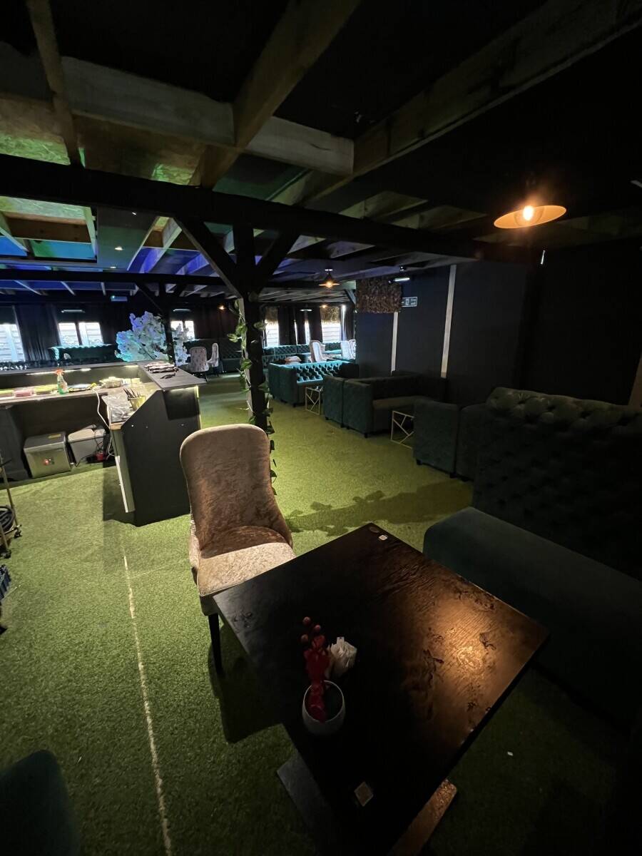 Grill restaurant with alcohol license & 10 years lease Photo 5