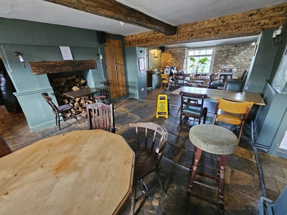 Well Presented Thatched Character Detached Devon Village Inn With 3 Bedroom Accommodation Photo 5