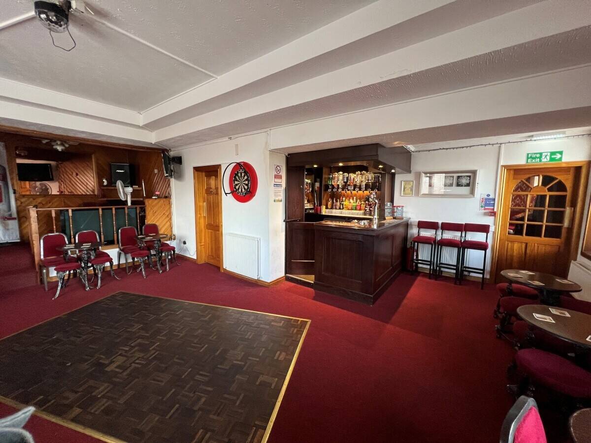 A superb and neatly presented community pub with great owners’ accommodation. (ref 1600)