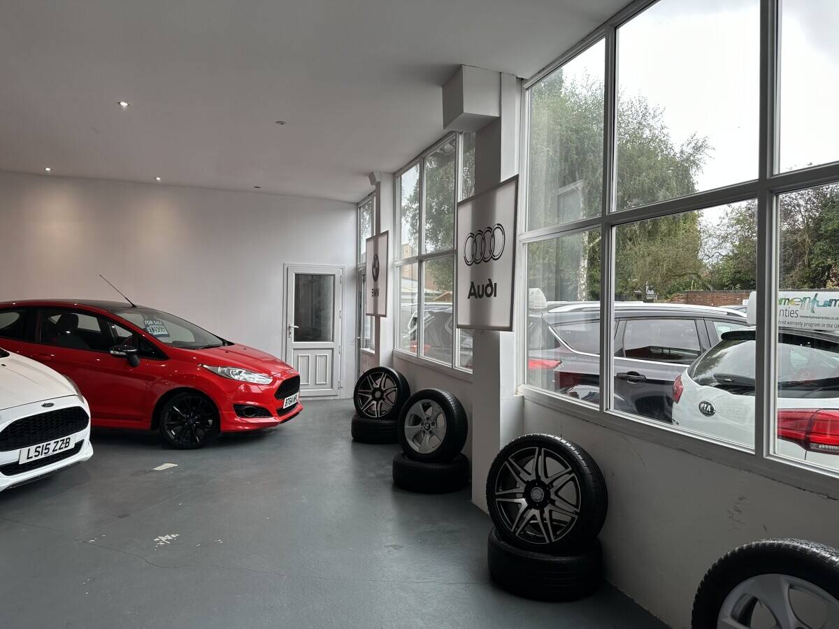 Car Sales w Garage In Nottingham for sale