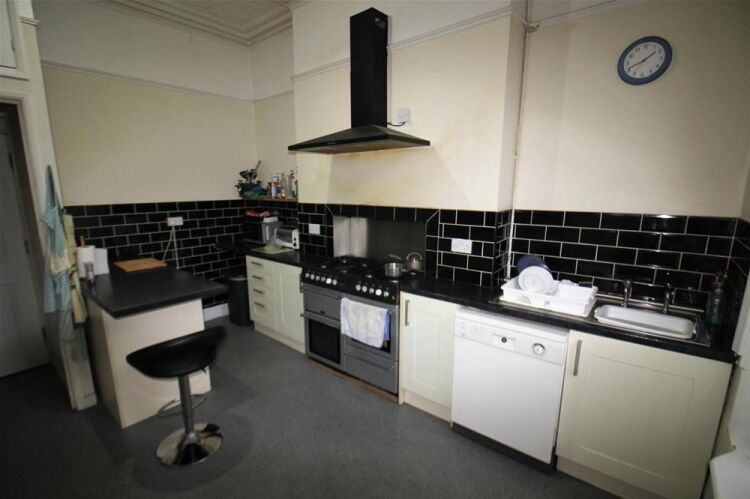 FREEHOLD
GUEST  HOUSE
