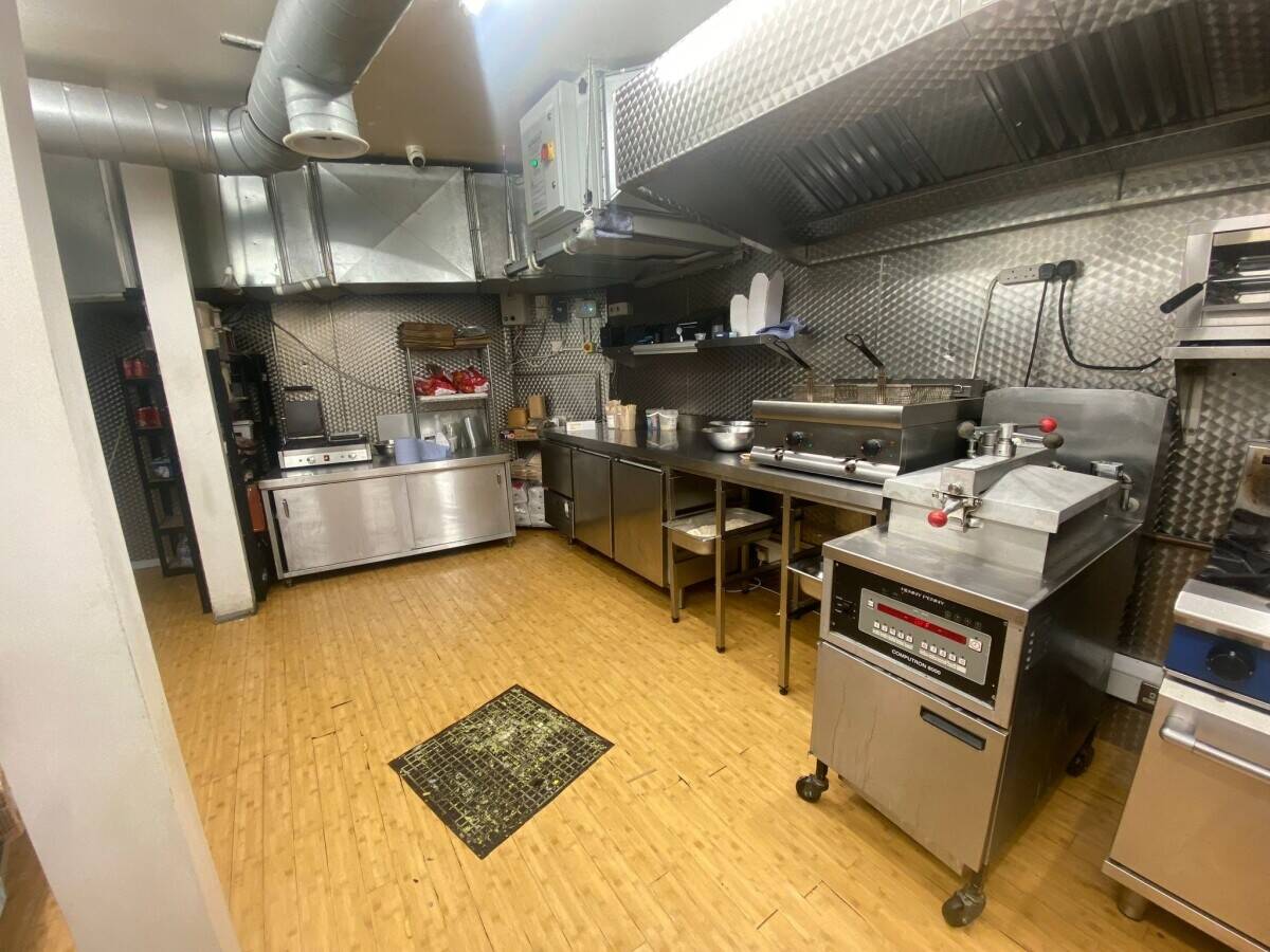 Wings and Waffle Ghost Kitchen Restaurant in Kensington London Photo 6