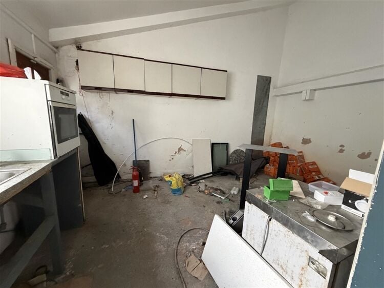 Vacant Unit For Sale in Huddersfield