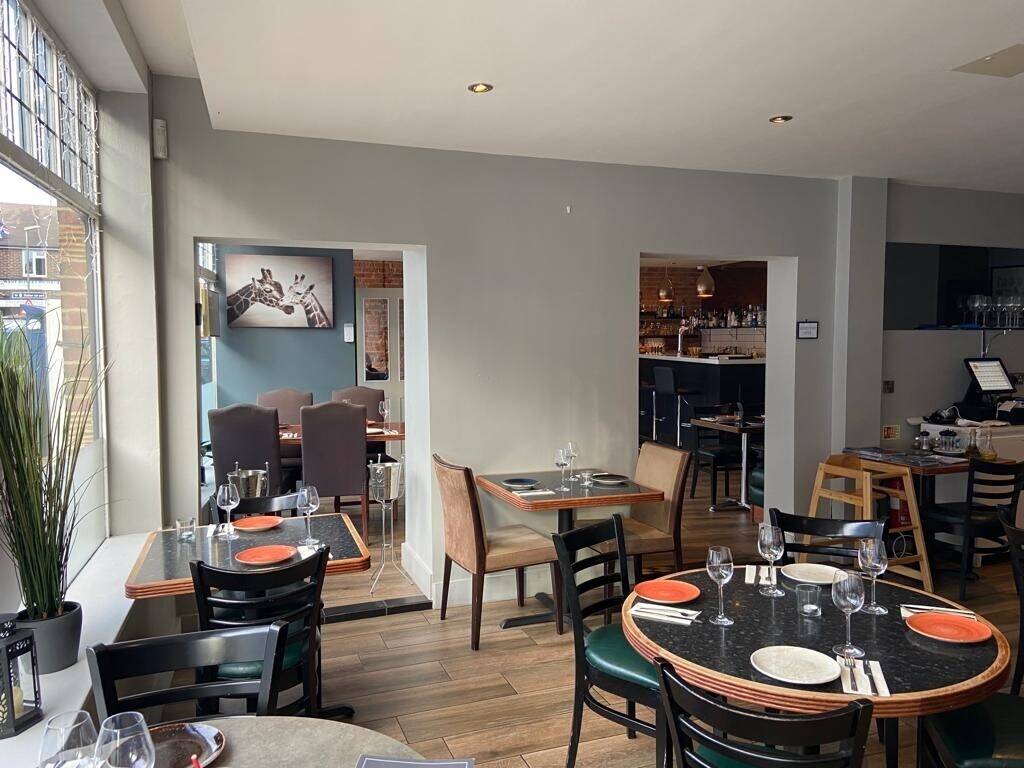 Fully equipped restaurant /cafe for sale
