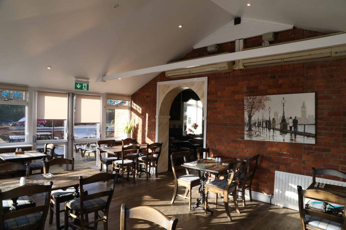 SHROPSHIRE - CANALSIDE DESTINATION DINING PUB WITH TURNOVER CIRA £750,000 PA FROM FIVE DAYS OPERATIN Photo 5