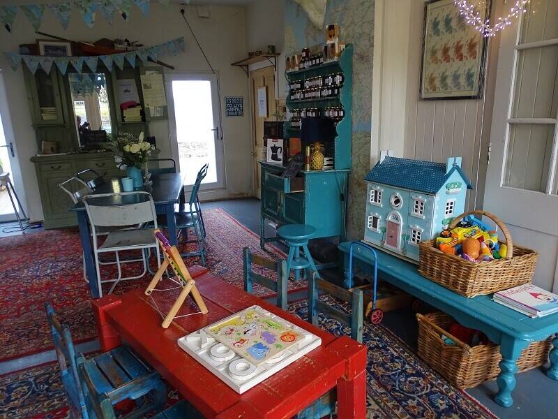 Quirky freehold coffee shop with additional flexible event space (ref 1386)