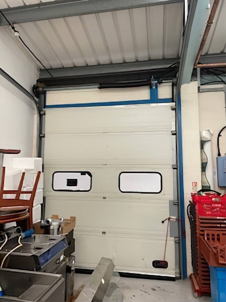 Fully equipped catering business unit Photo 6