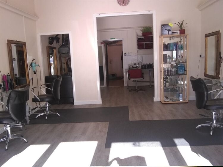 HAIR SALON Photo 5