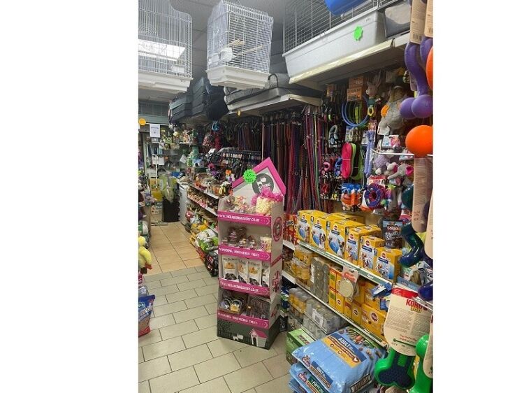 Extremely well established Pet Shop for sale Photo 5
