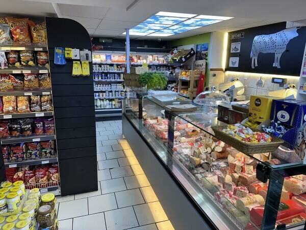 Off-license and grocery shop for sale in Worcester Photo 5