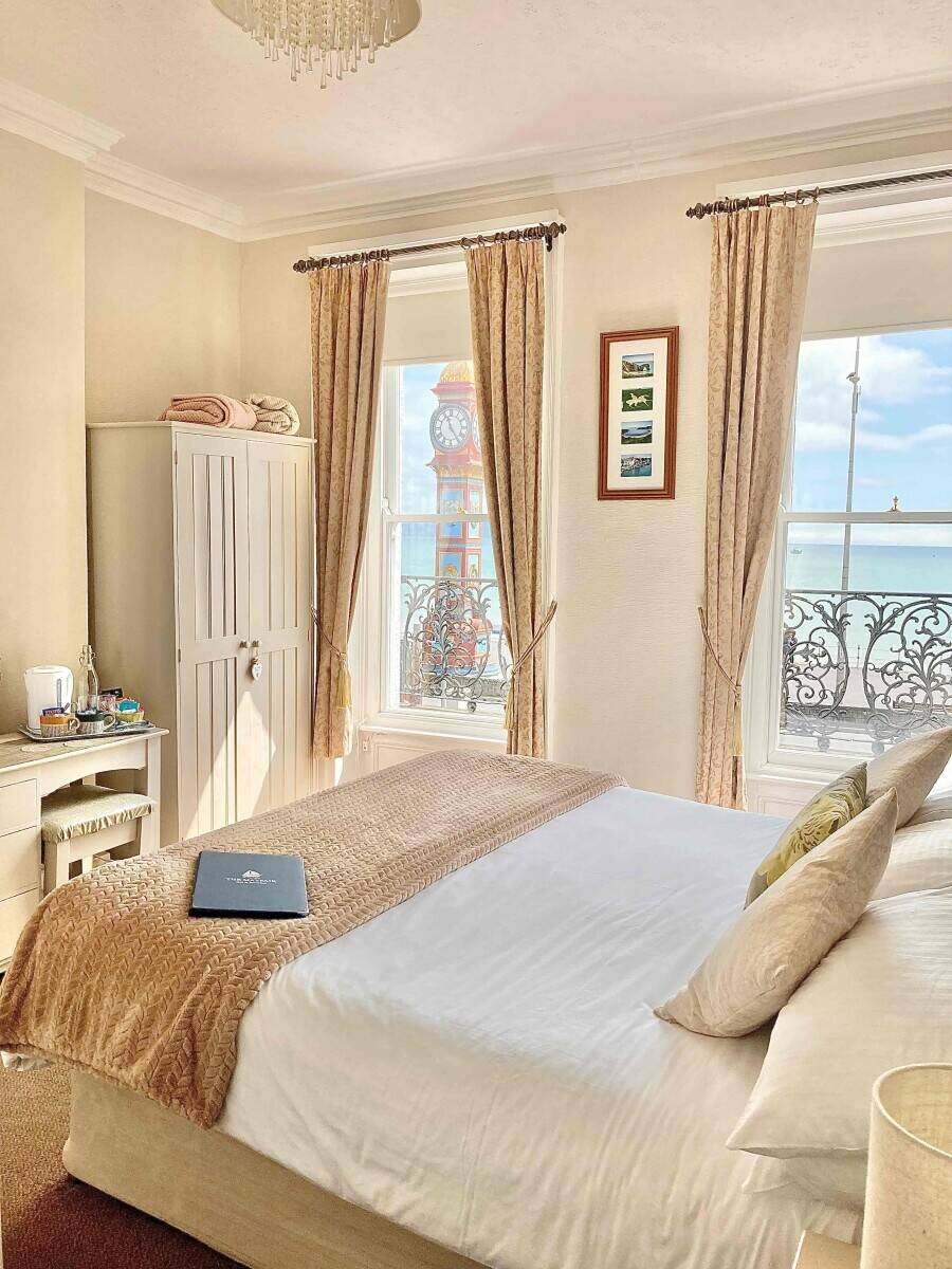 Successful Seaview Guest House in Weymouth For Sale Internal Repairing Lease Photo 5