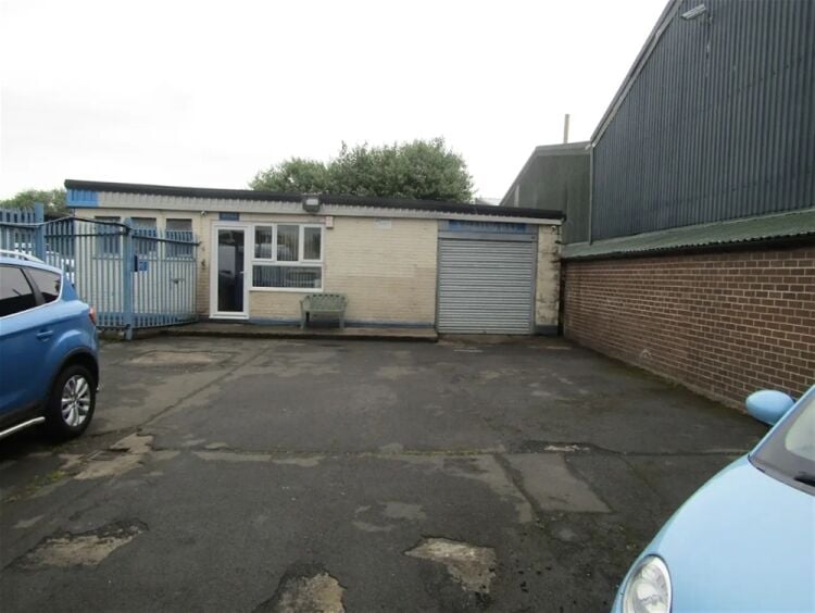 DEALERSHIP FOR USED VEHICLES Photo 5