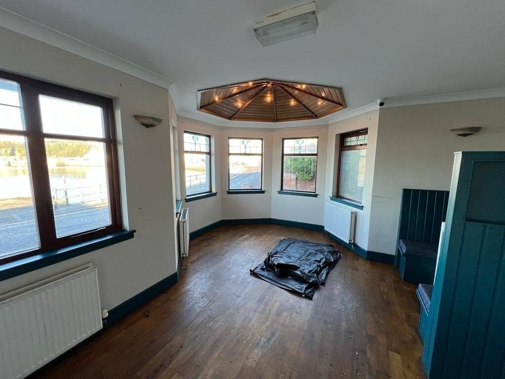 A superb coastal restaurant/development opportunity in sought after village (ref 1633) Photo 5
