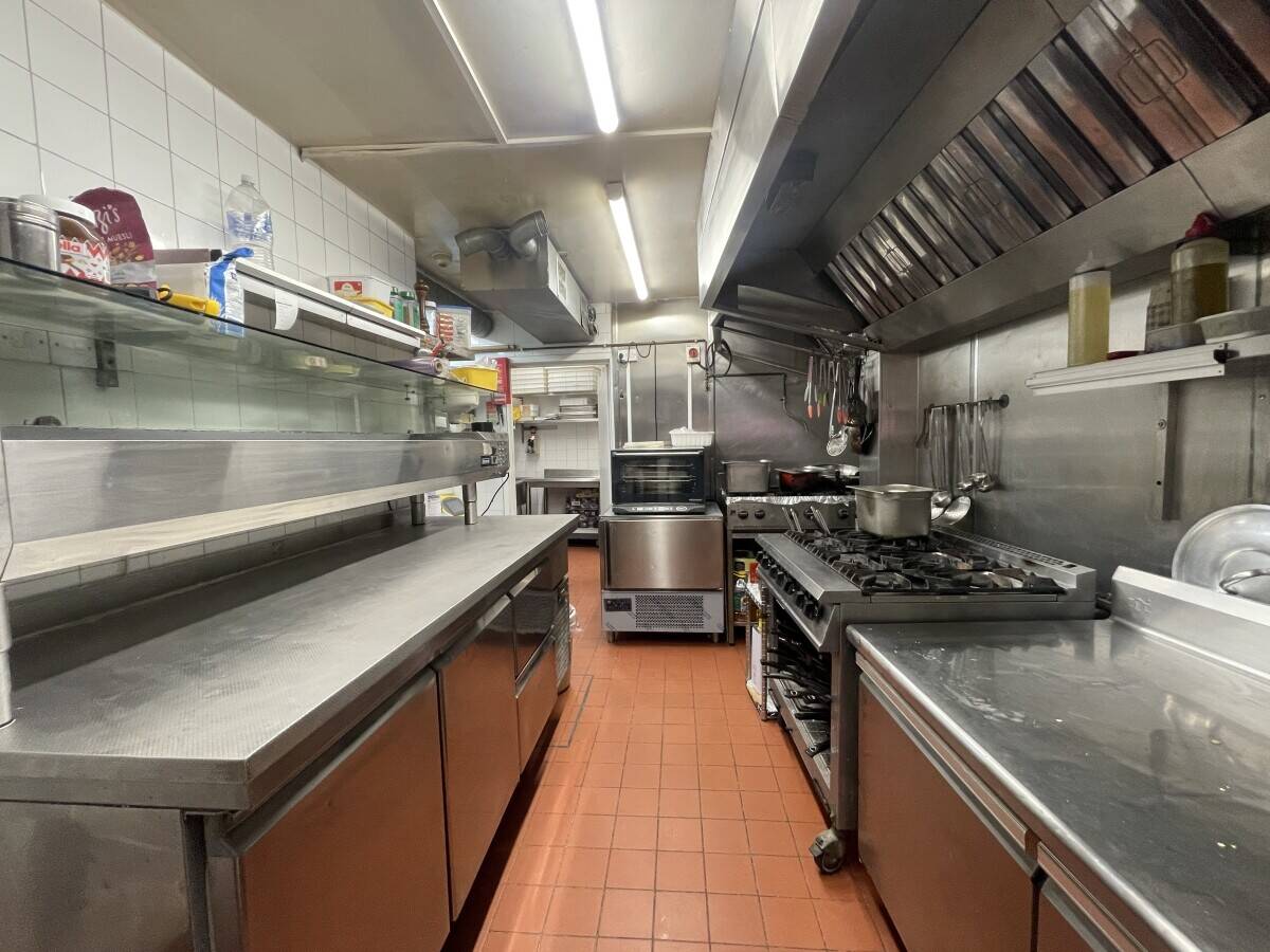 Fully equipped and well established Italian restaurant with one bedroom flat above it Photo 5