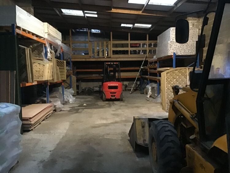 BUILDERS MERCHANTS ON SIZABLE PLOT FOR SALE, SOUTH EAST WALES Photo 5