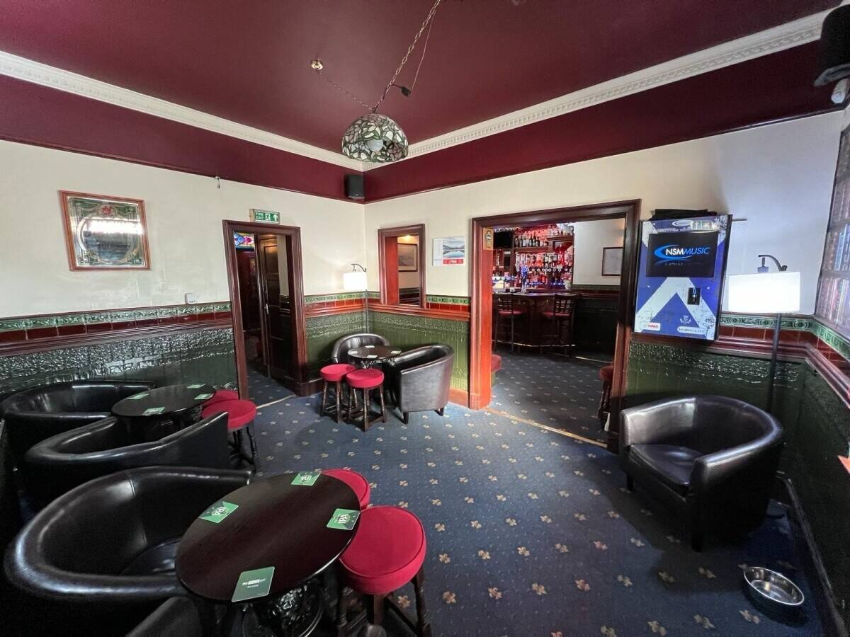 A well preserved and immaculately presented Town Centre Pub (ref 1639) Photo 5