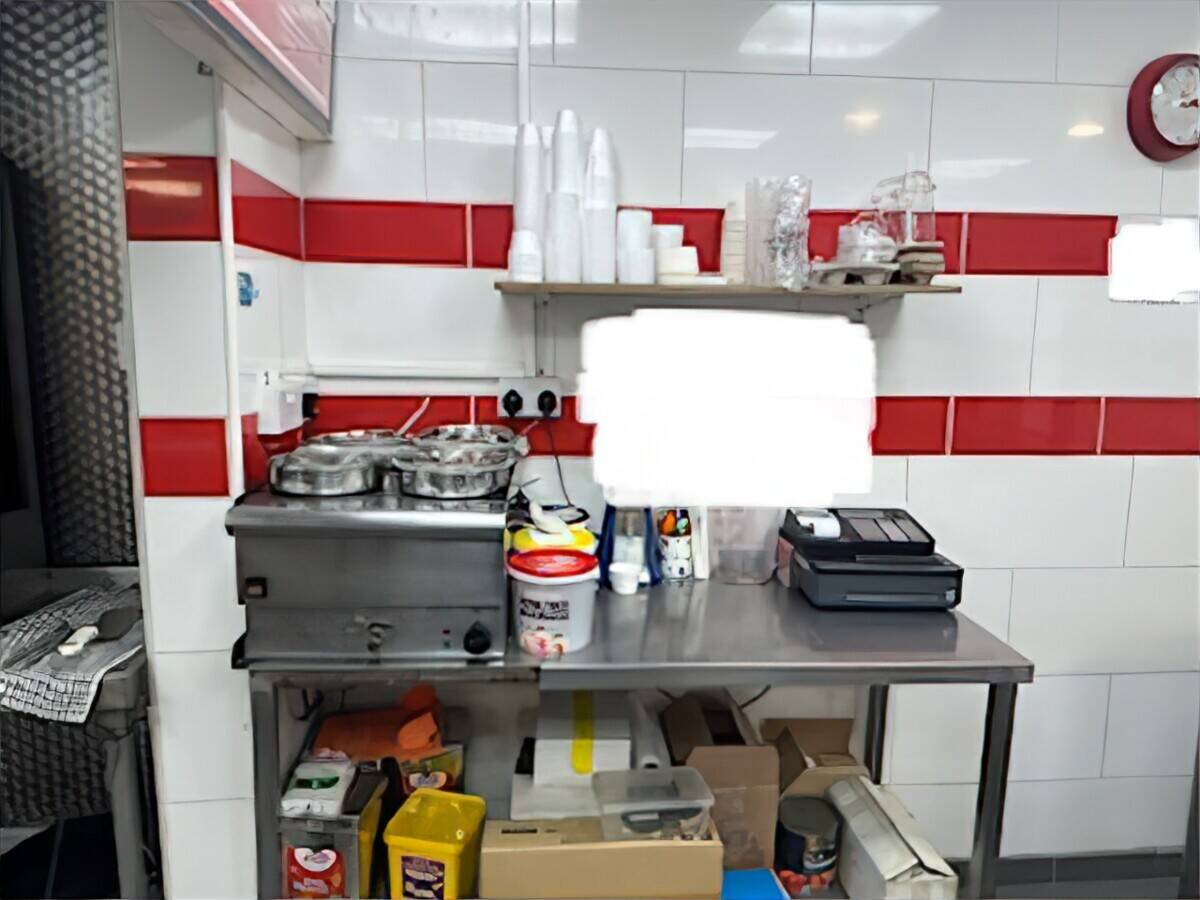 FISH CHIPS AND PIZZA TAKEAWAY AND DELIVERY SHOP IN TYNE AND WEAR Photo 5