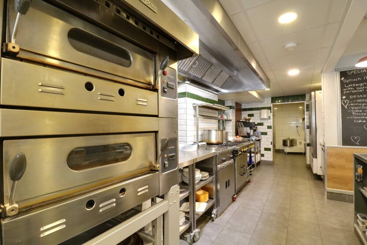 ITALIAN RESTAURANT / TAKEAWAY