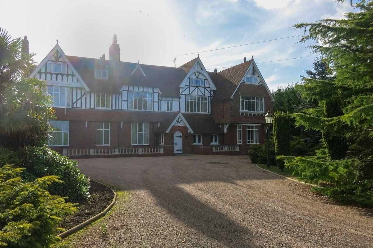 A beautiful & successful, period-styled 14-bedroom hotel