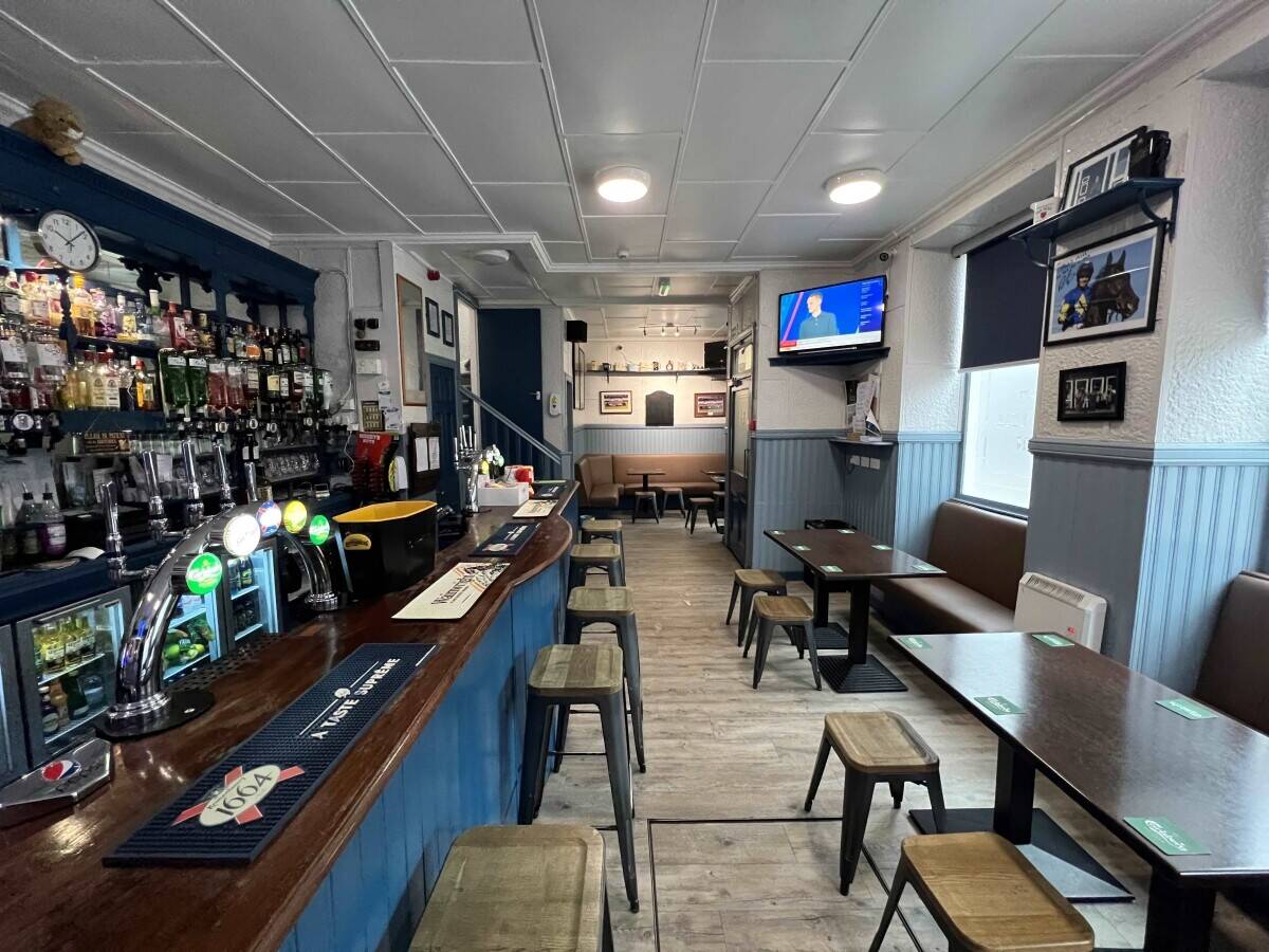 Immaculately presented lock up public house, Galashiels (ref 1645)