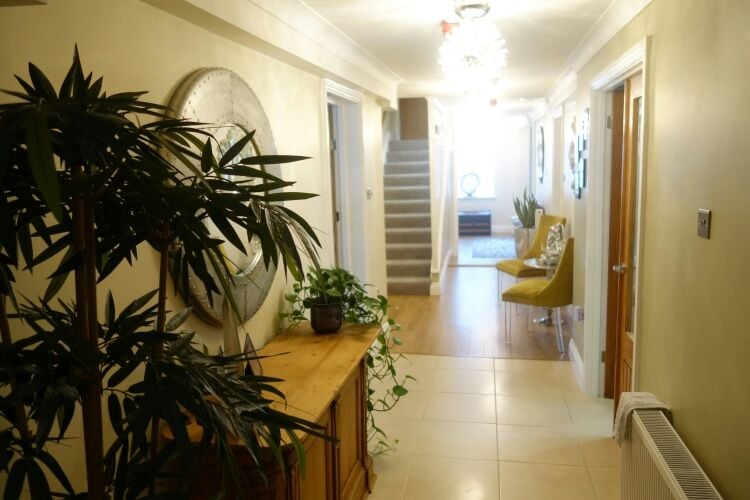 Character 4 Star Hotel & 3 Bedroom Apartment
