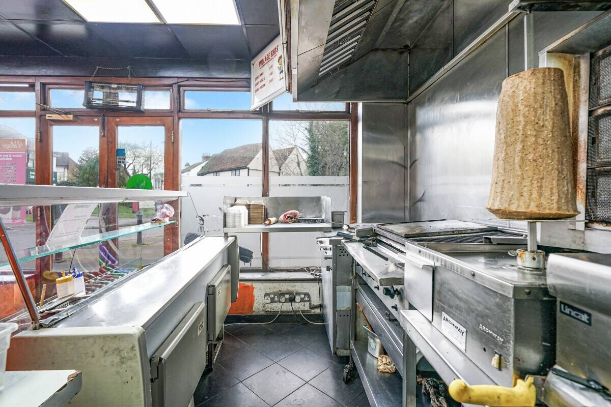 Grill & Kebab and Pizza shop for sale in Colnbrook Village Photo 5