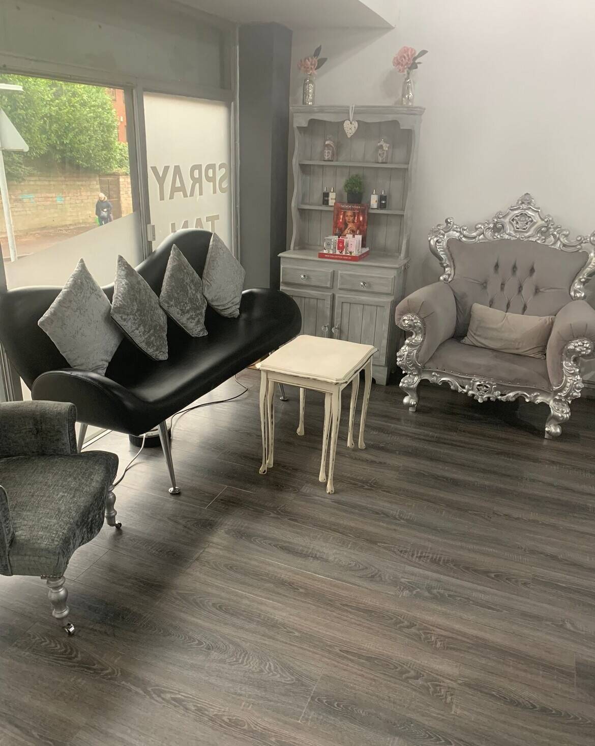 Nail bar and hairdresser for sale