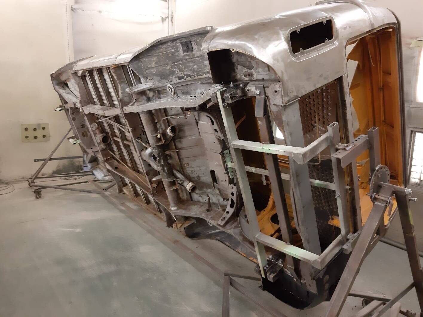 Classic VW Campervan repairs, service, restoration, storage garages Photo 5