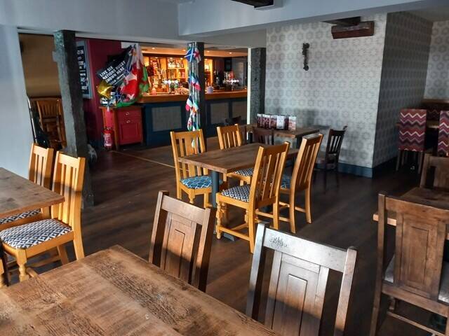 ST IVES, NEATH - RECENTLY REFURBISHED PUBLIC HOUSE WITH 4 EN SUITE LETTING BEDROOMS IN BUSY TOWN CEN