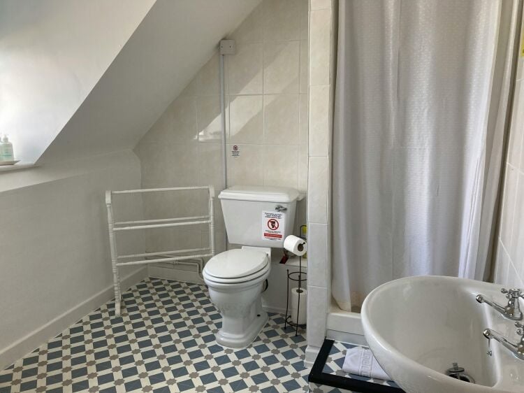Highly Rated 9 Bedroom B&B Enjoying An Unrivalled Sea Facing Position With Self-Contained 2 Bedroom Owners Maisonette
