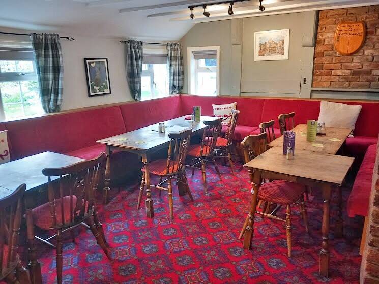 SHROPSHIRE HILLS – WELL APPOINTED COTTAGE STYLE PUBLIC HOUSE WITH 4 LETTING BEDROOMS