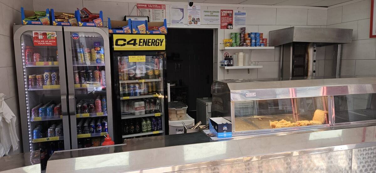 Fish and chips with newly Granted alcohol licence and Living Accommodation Photo 5