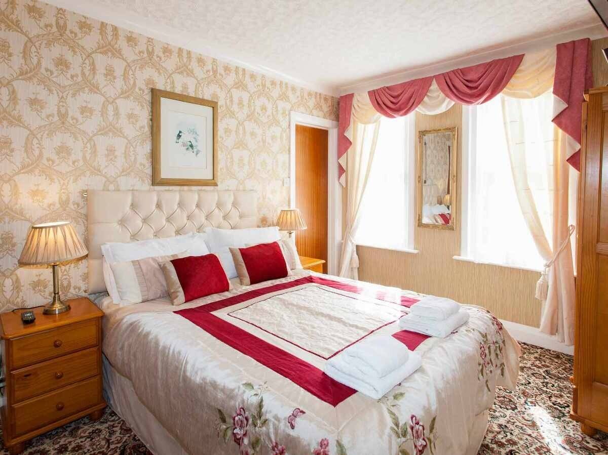 An Elegant Victorian Guest House with 18 Bedrooms