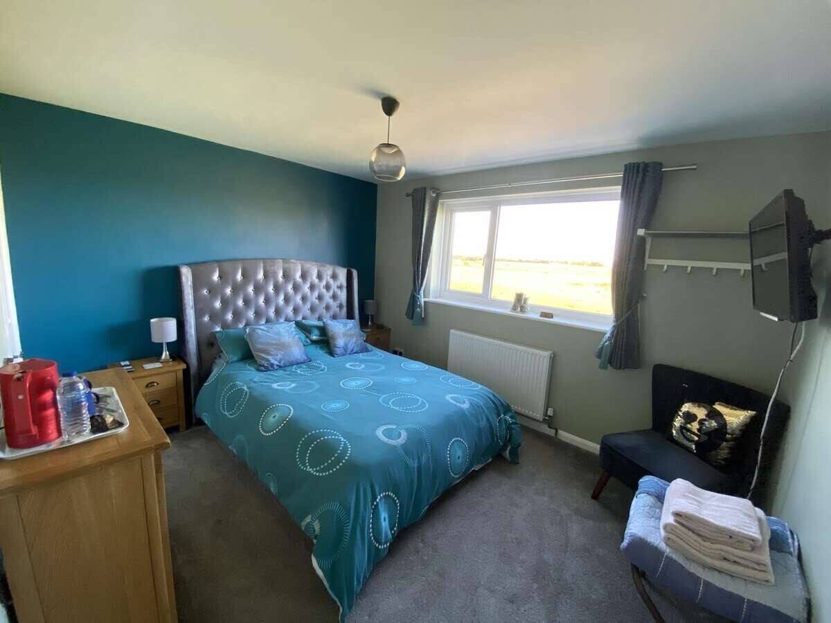 A BEAUTIFULLY-PRESENTED GUEST HOUSE  IN POPULAR SEASIDE VILLAGE OF DYMCHURCH Photo 5