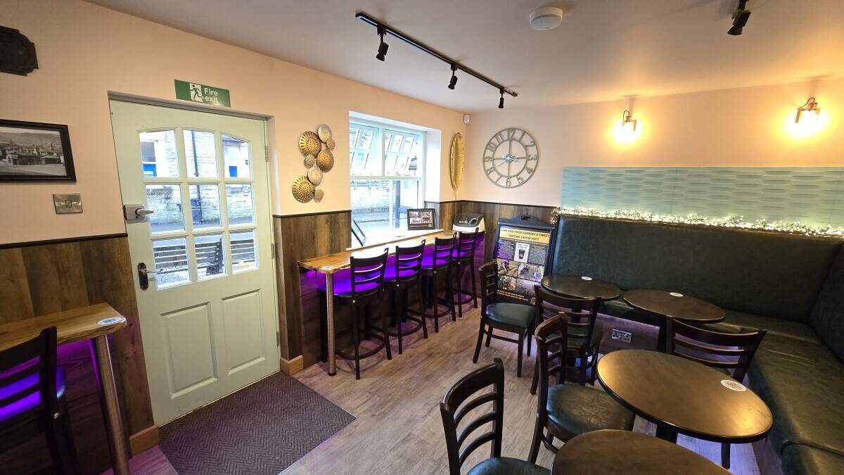 Charming Café for Sale in Glossop: Prime Location & Stunning Building Photo 5