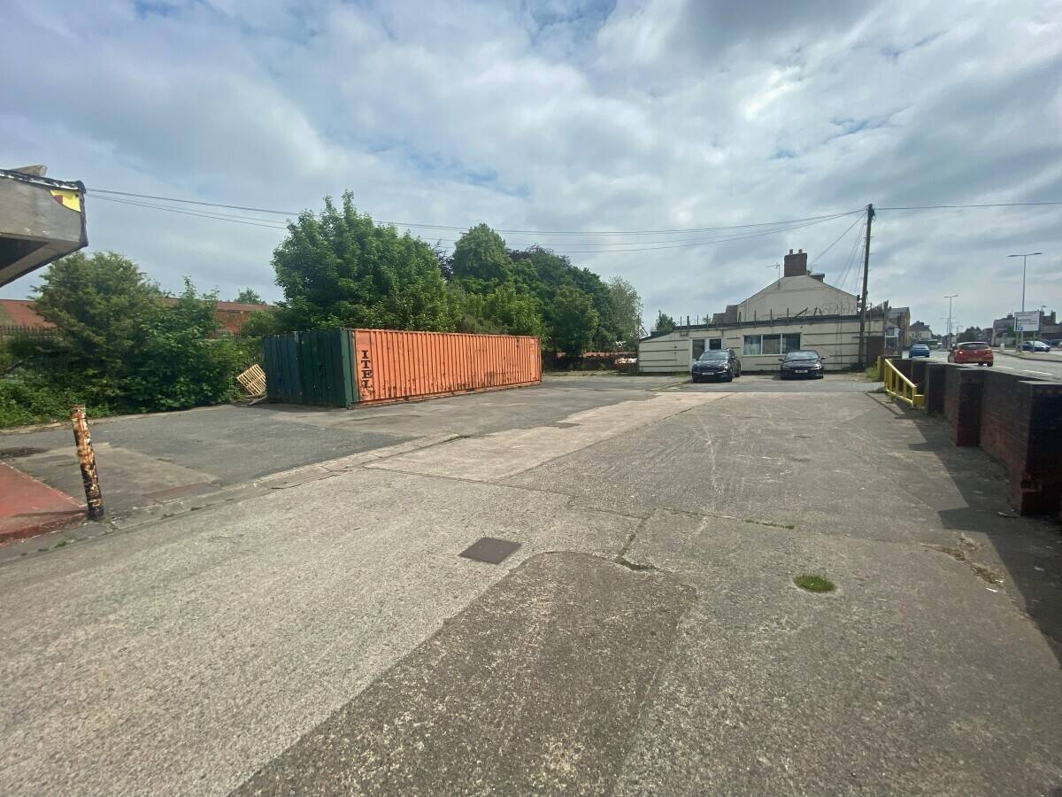 FLINTSHIRE - APPROXIMATELY 0.30 ACRES OF LAND – MAIN ROAD DEVELOPMENT OPPORTUNITY