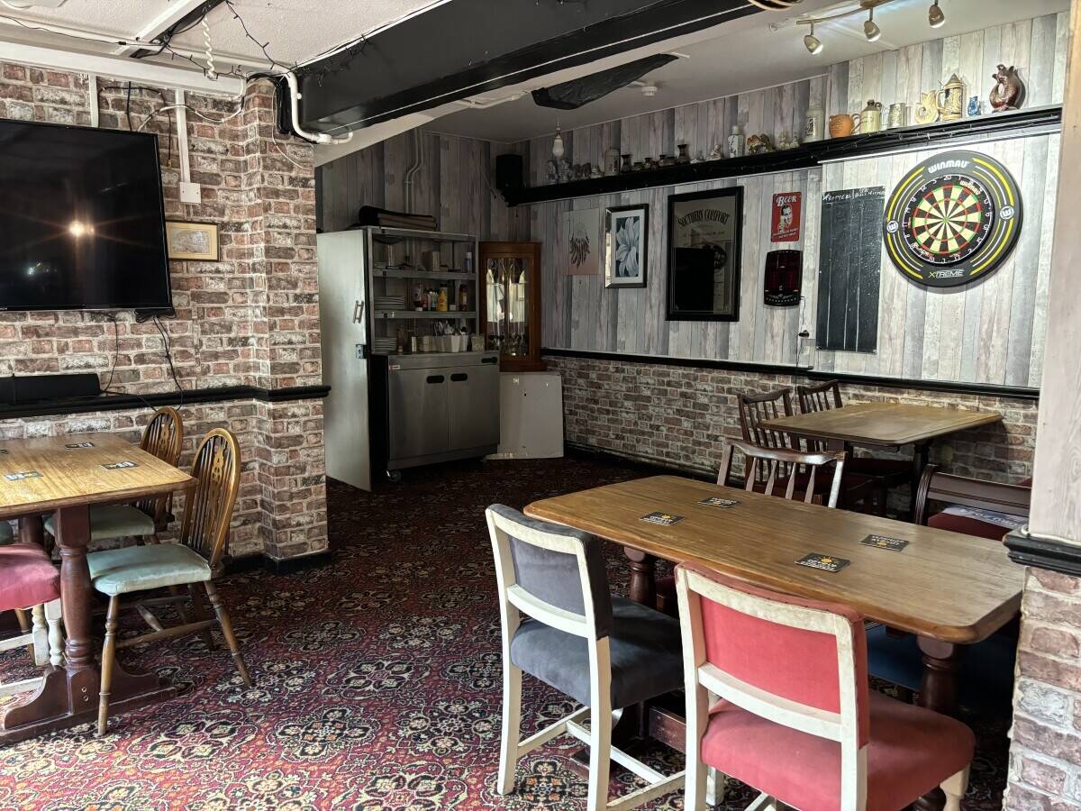SOMERSET - TRADITIONAL WET LED VILLAGE PUBLIC HOUSE Photo 5