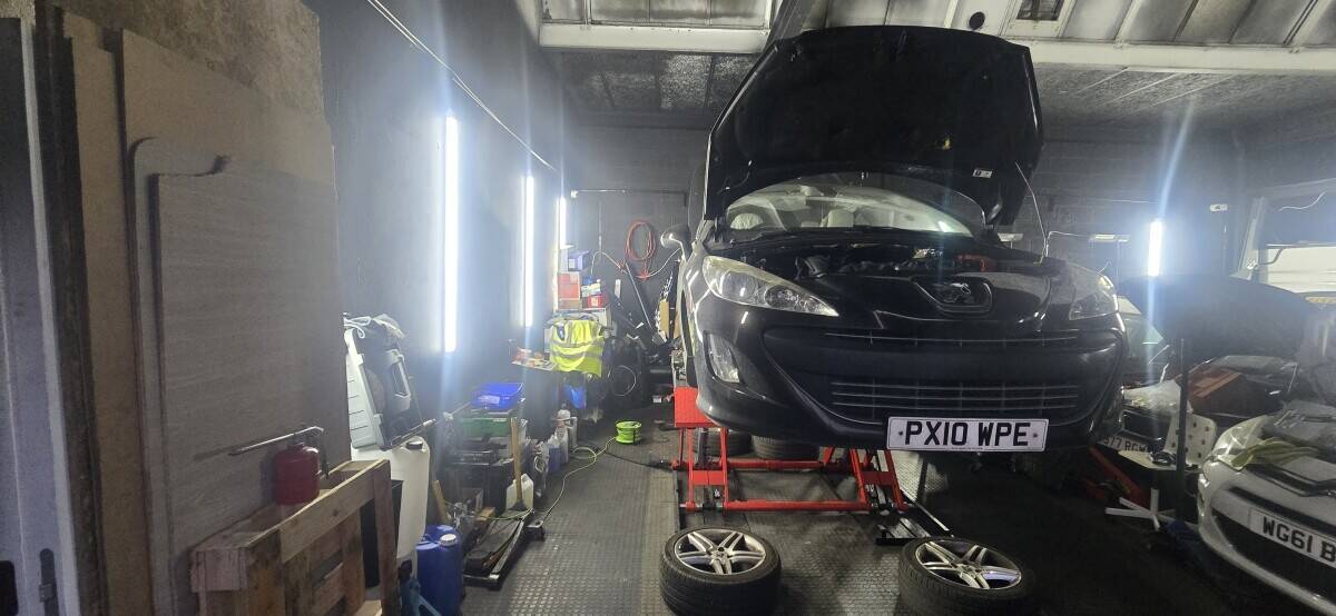 Garage workshop to let in Harlow