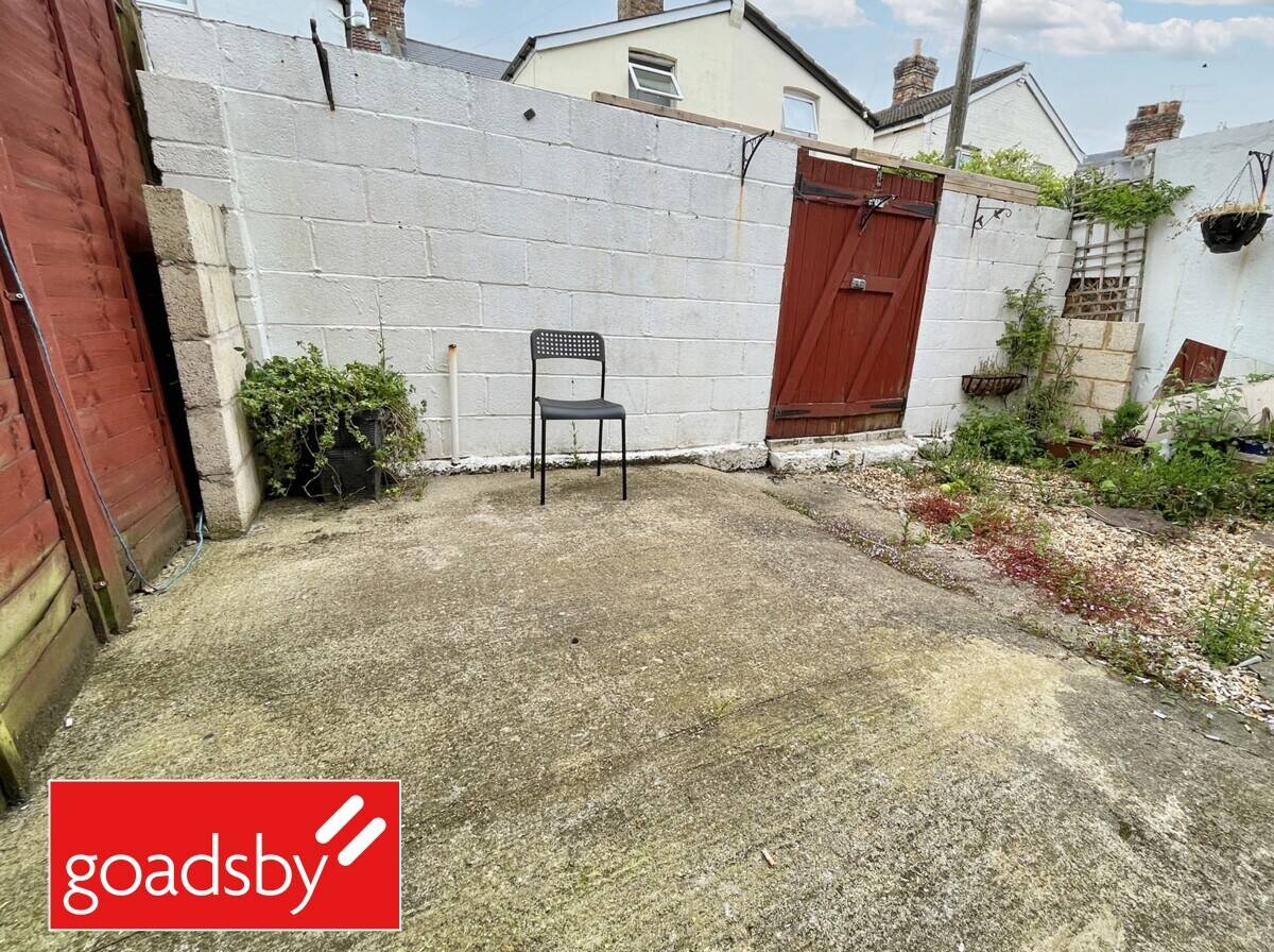 Overlooking Park - 3 x 2 Bedroom Flats