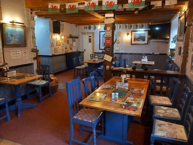 POWYS/SHROPSHIRE BORDERS - VILLAGE CENTRE FOOD LED PUBLIC HOUSE
