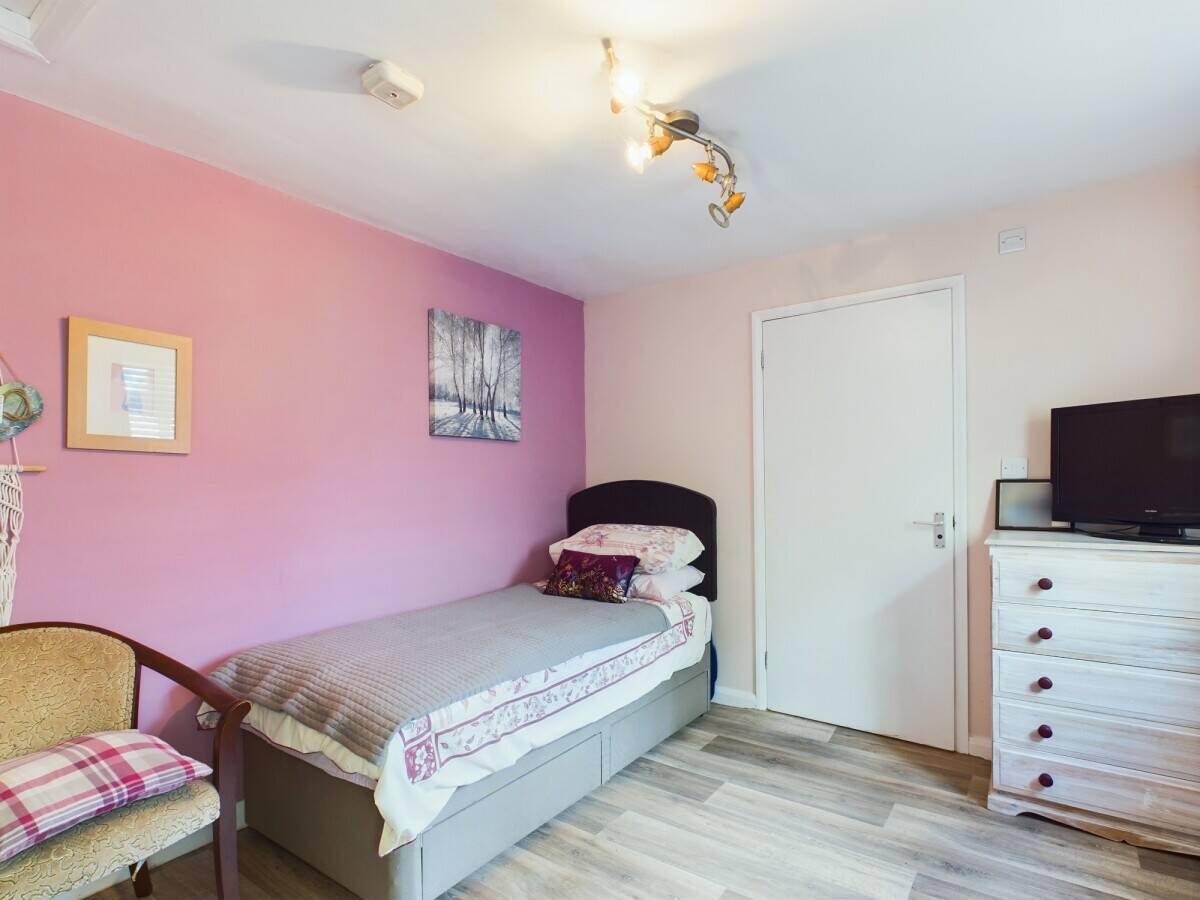 A substantial and traditional Lakeland Victorian property. Well proportioned seven bedroom property