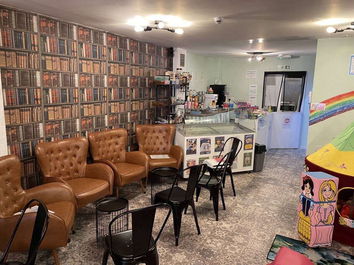 Play Cafe or Cafe