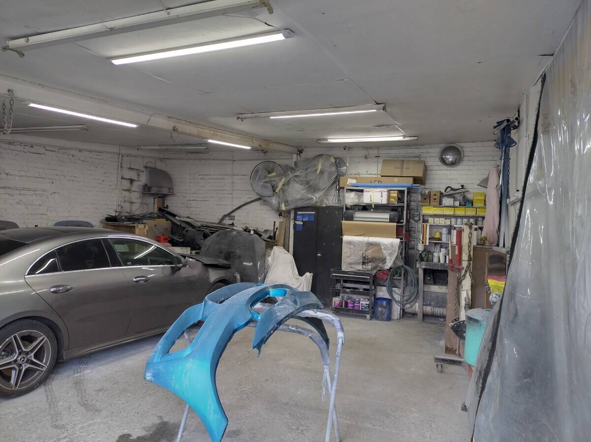 Car bodywork garage unit Photo 6