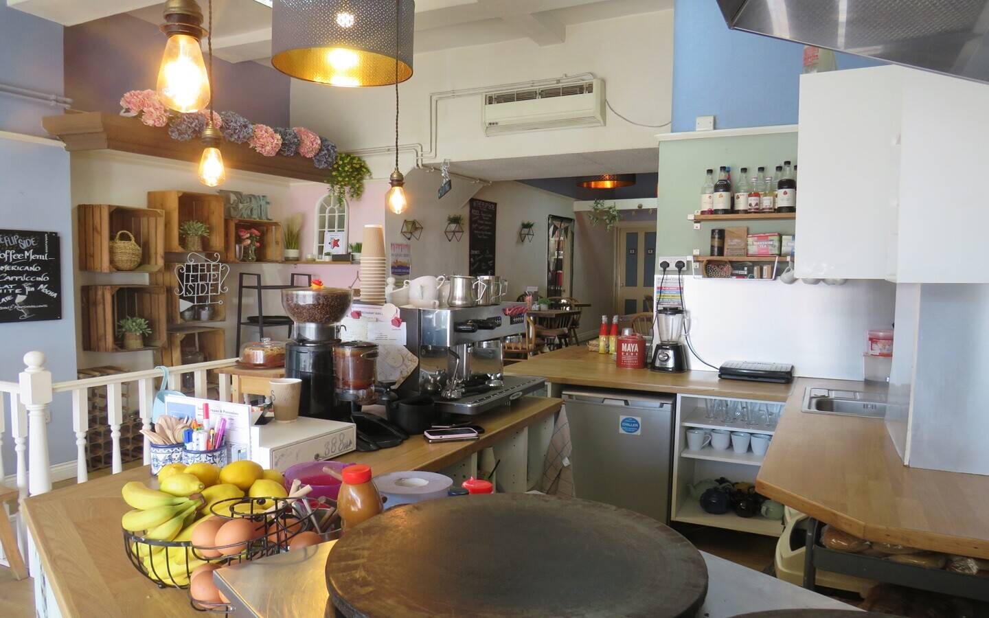 Delightful, Very Well-known Cafe and Creperie Business