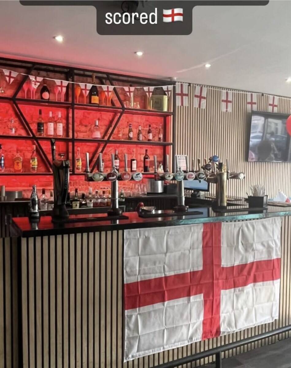 Popular music bar