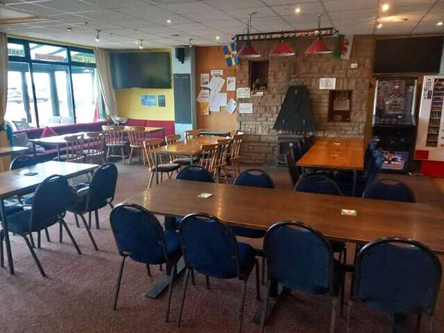 PEMBROKESHIRE - BEACHSIDE BAR & RESTAURANT WITH OUTSIDE SEATING FOR 100