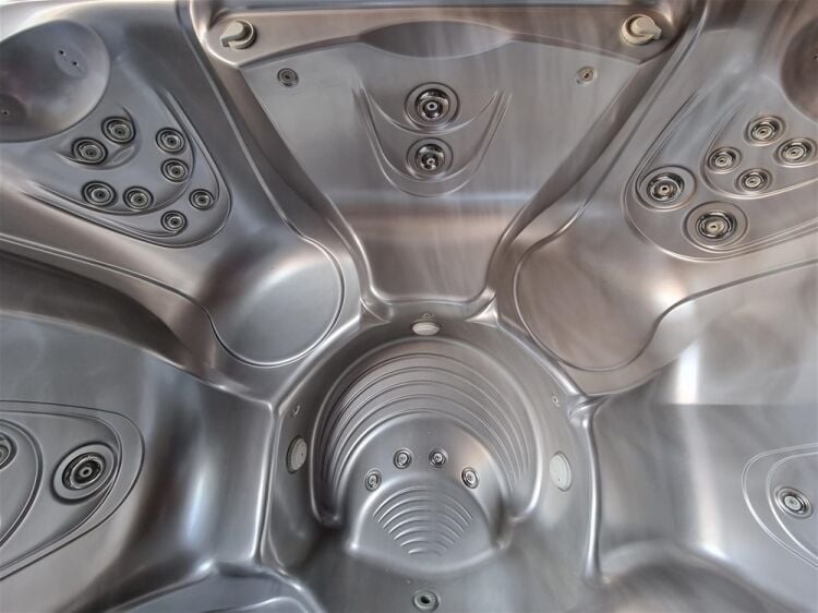INDEPENDENT HOT TUB/POOL SERVICE AND MAINTENANCE BUSINESS