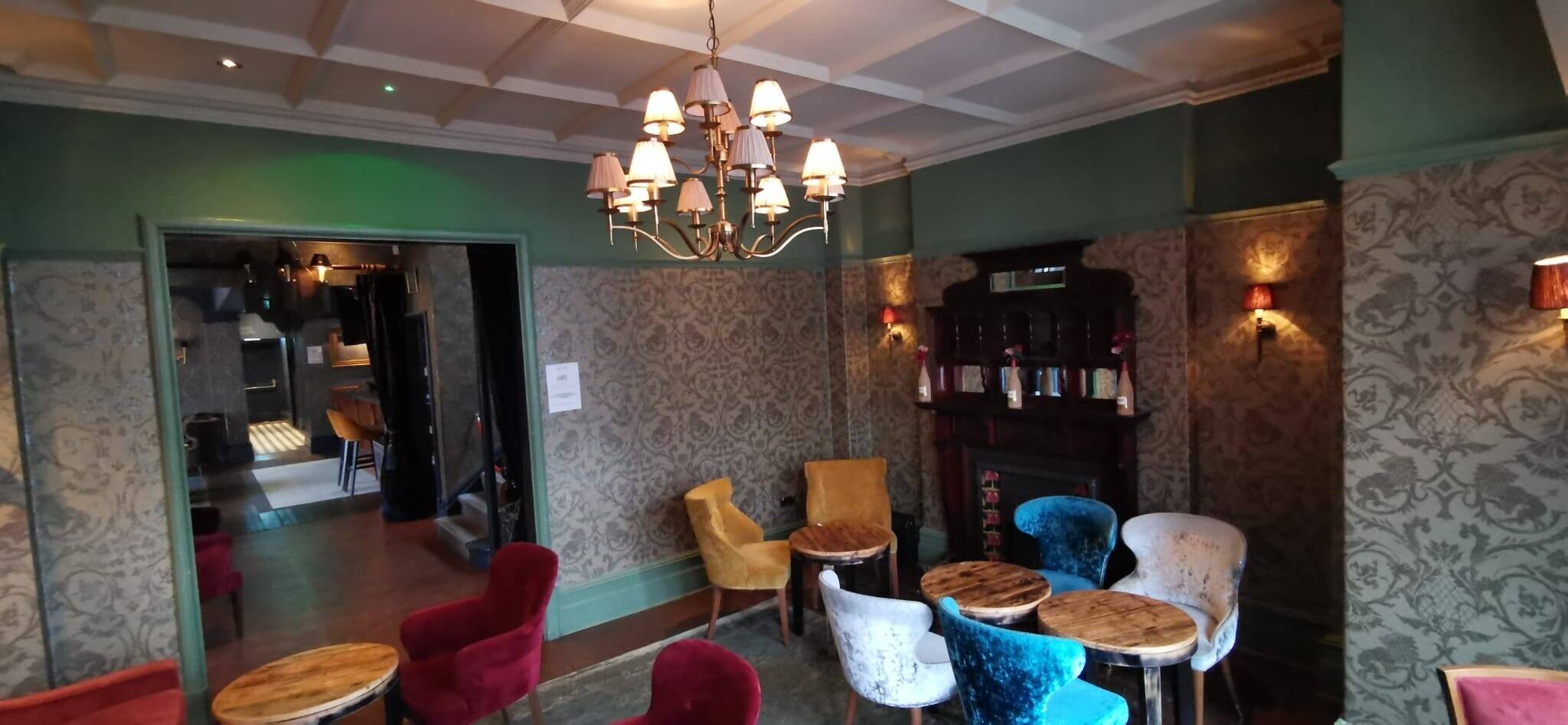 Restaurant bar